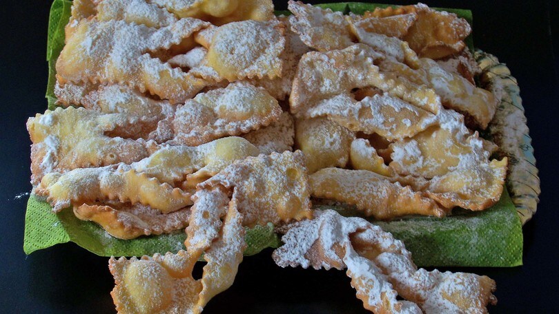 Frappe e castagnole, le golosità del momento