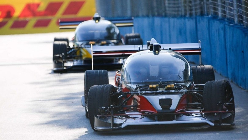 Roborace, la gara tra auto senza pilota