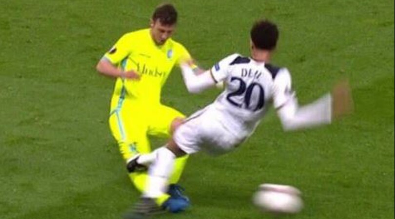 Tottenham, bruttissima entrata di Alli: la sequenza del fallo da rosso