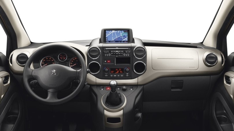Peugeot Partner a doppia cabina mobile: per merci e passeggeri