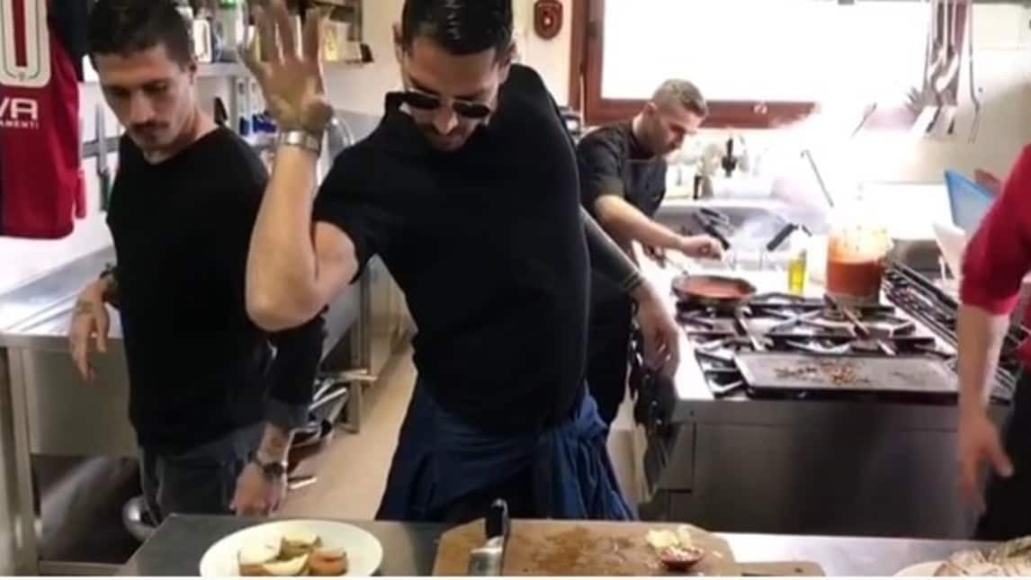 Borriello imita il cuoco turco e sfida Pau Gomez, Vacchi e Paolo Cannnavaro