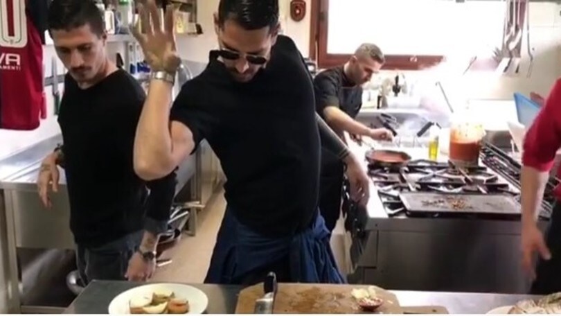 Borriello imita il cuoco turco e sfida Pau Gomez, Vacchi e Paolo Cannnavaro