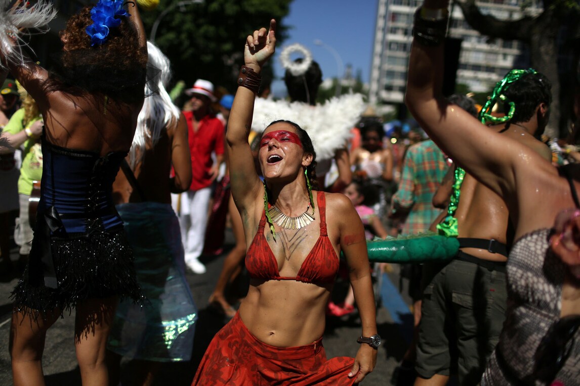 I 6 brasiliani del calcio più innamorati del Carnevale