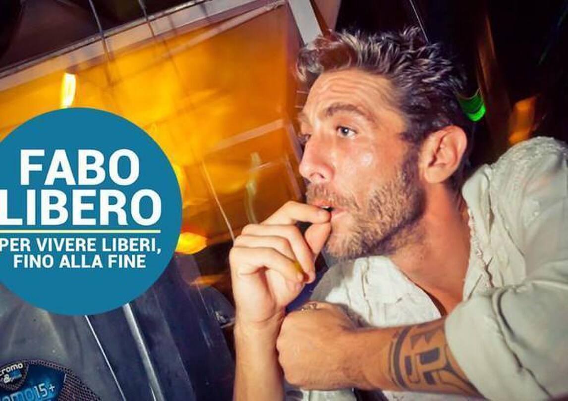 Dj Fabo è morto in Svizzera: «Senza l'aiuto del mio Stato»