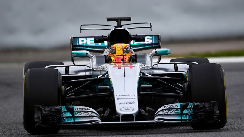 F1, test Barcellona: Hamilton comanda a metà giornata