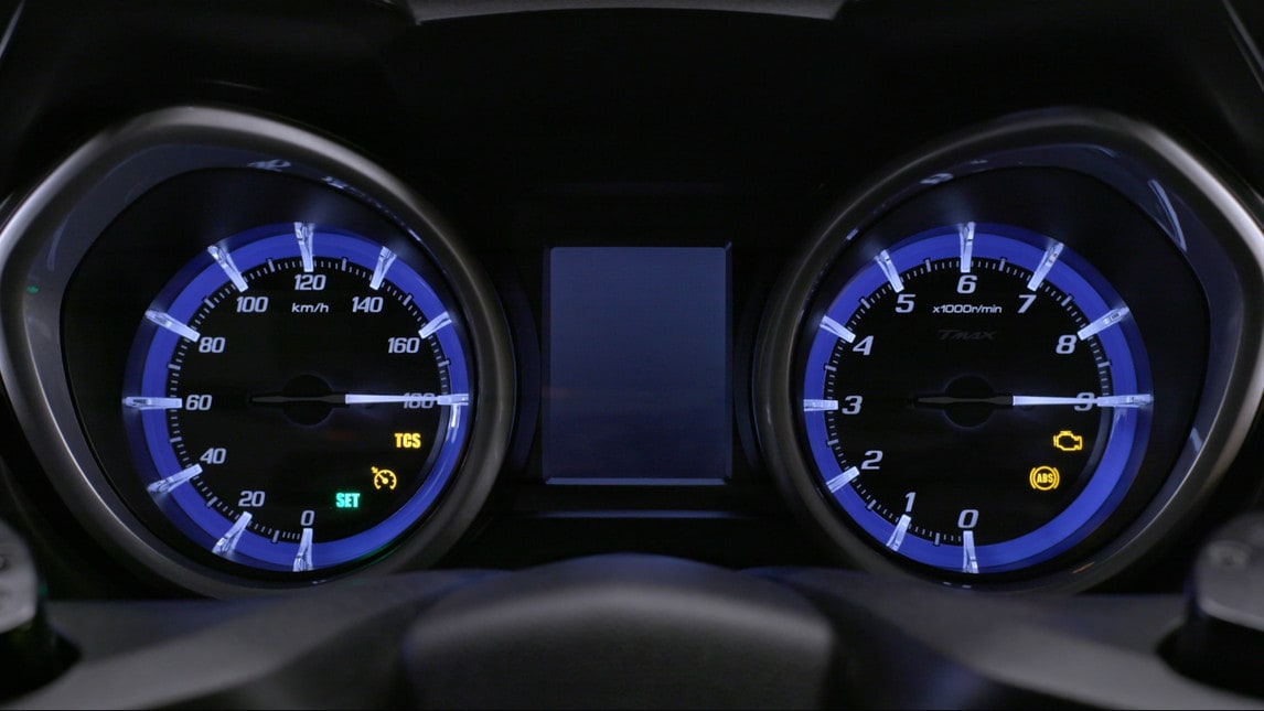 Yamaha TMAX: tutte le funzioni della nuova strumentazione