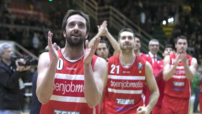Basket Serie A, Varese sorpassa Cremona. Venezia schianta Pesaro