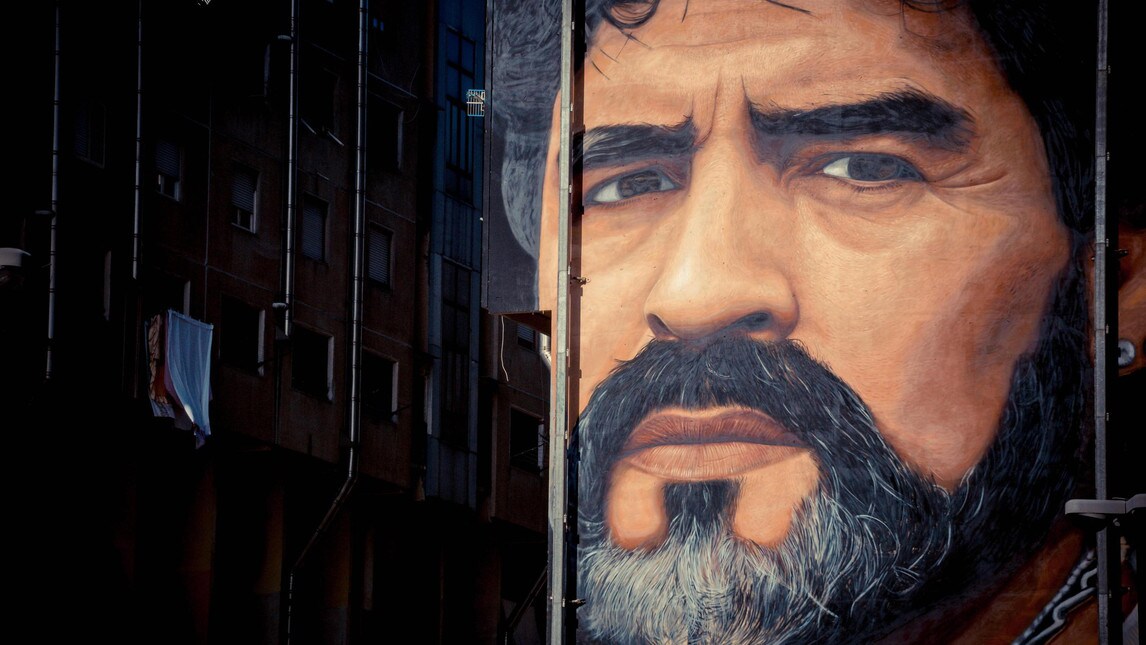 Napoli, murales gigante per Maradona