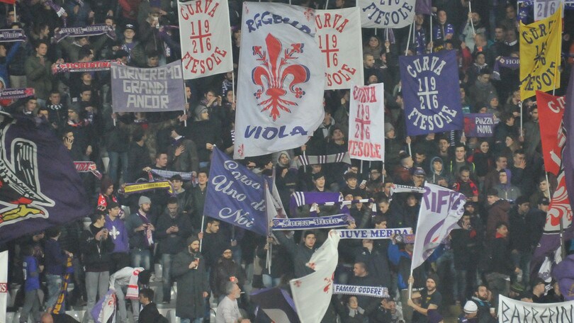 Serie A Fiorentina, contro il Cagliari la festa per i 90 anni