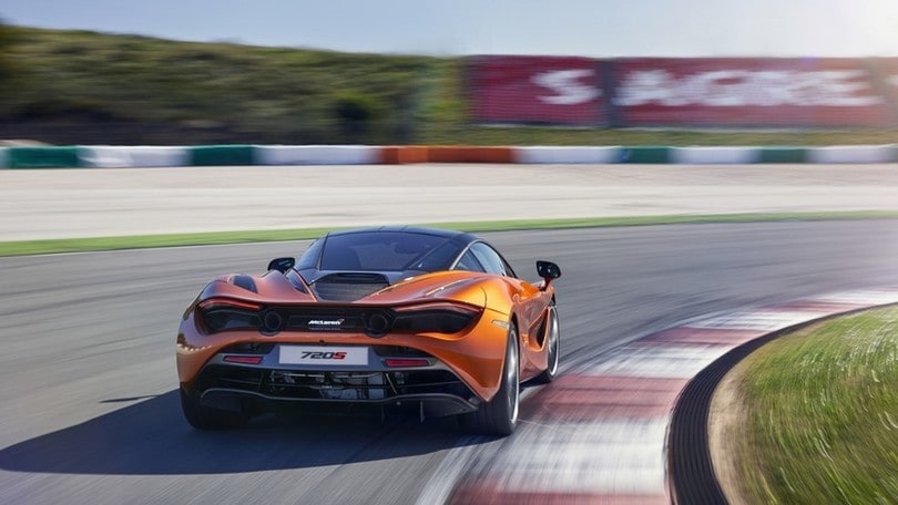 McLaren 720S: le immagini