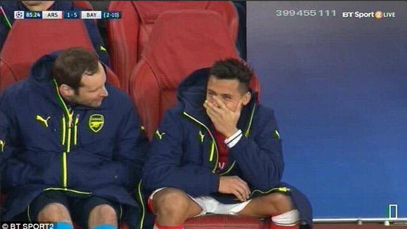 Champions League, l'Arsenal perde 5-1 e Alexis Sanchez se la ride