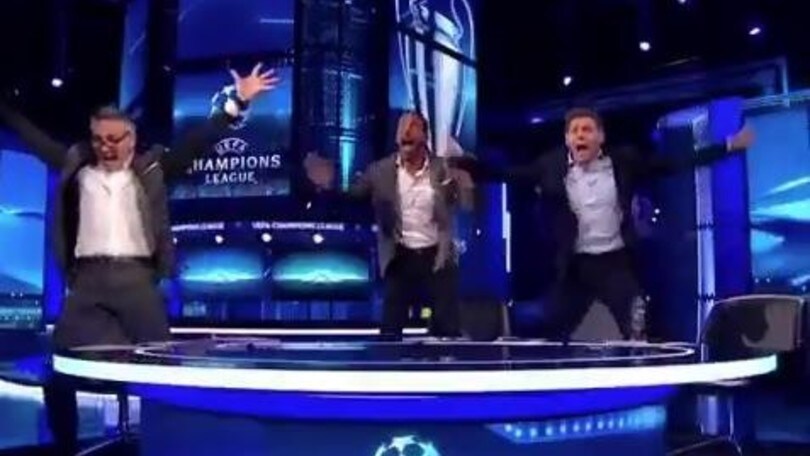 Lineker, Ferdinand, Gerrard e Owen esultano in studio al 6-1 del Barça