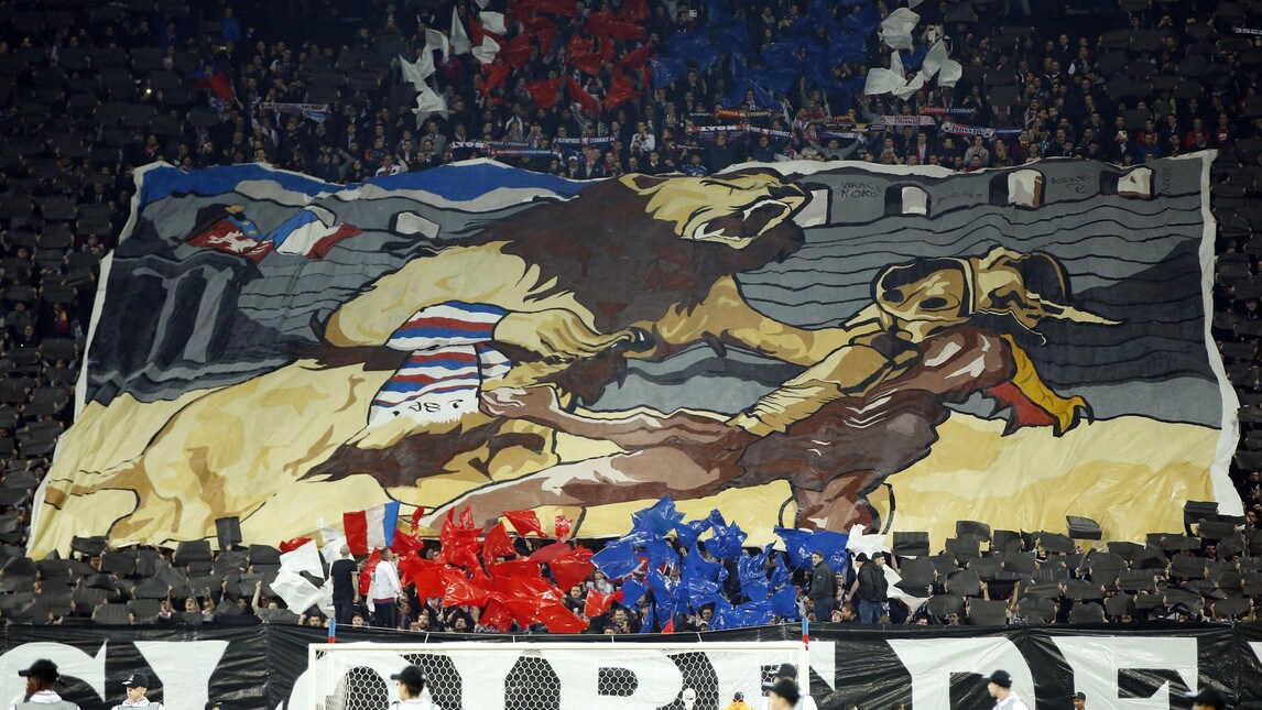 Leone vs gladiatore, la coreografia del Parc OL per Lione-Roma