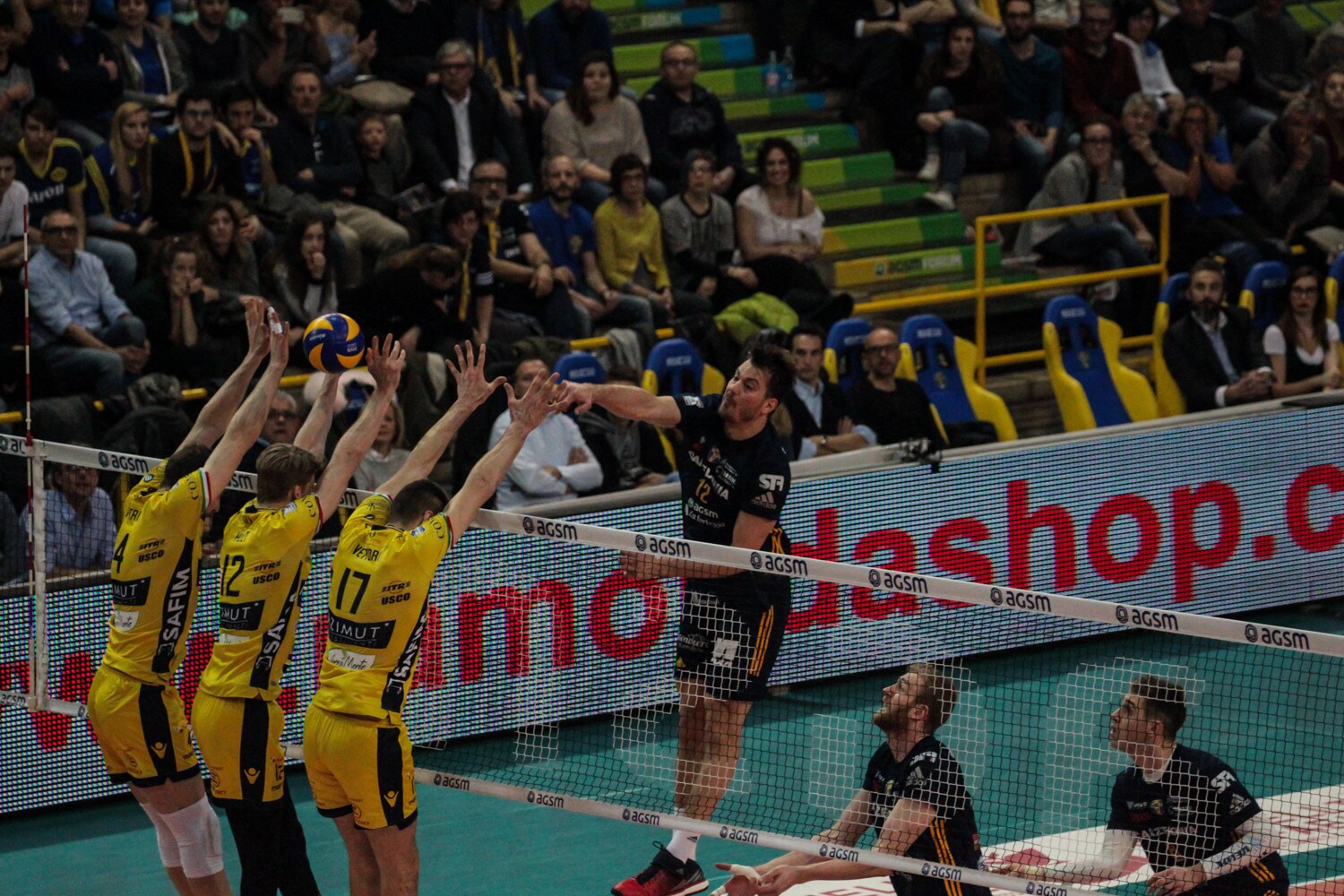 Volley: Superlega, Modena pareggia i conti