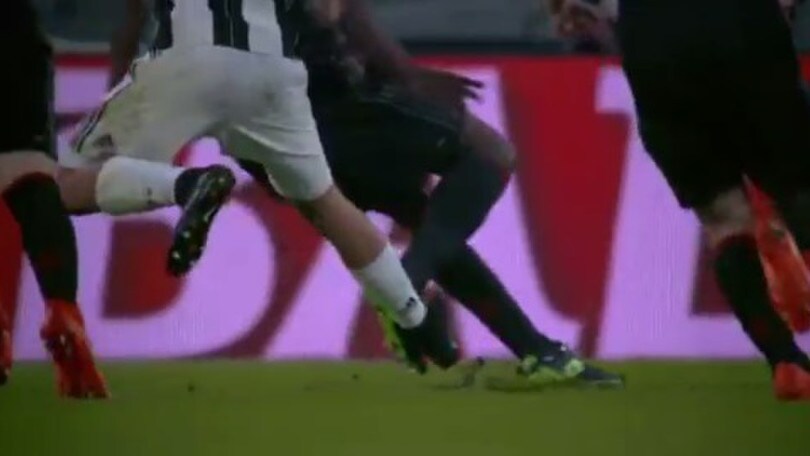 Juventus-Milan, la fotosequenza del contatto Zapata-Dybala