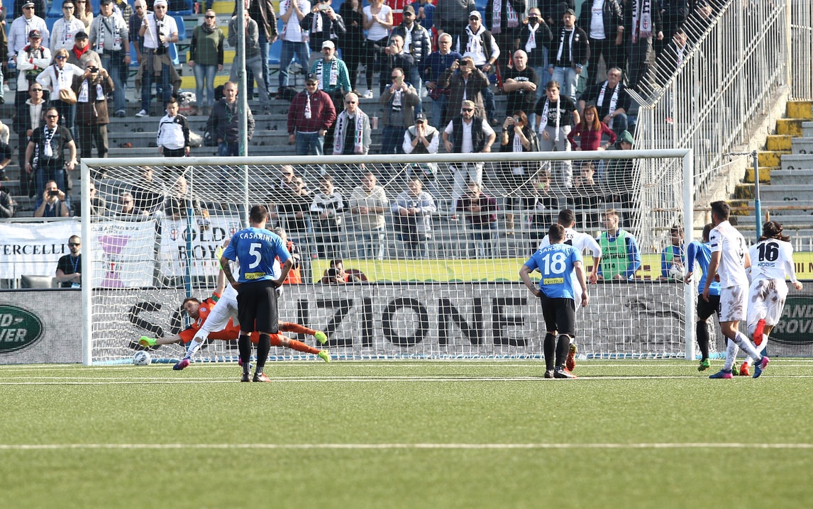 Serie B, Novara-Pro Vercelli 0-0: Aramu sbaglia un rigore