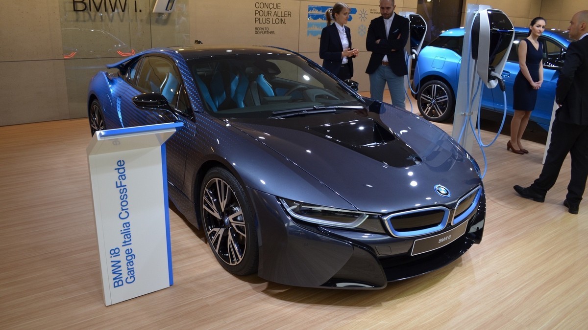 BMW i8 CrossFade, l'arte sposa la tecnologia