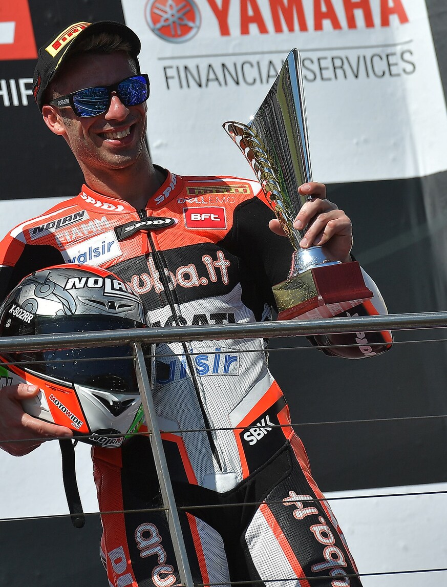 Marco Melandri in pista con Salice Occhiali