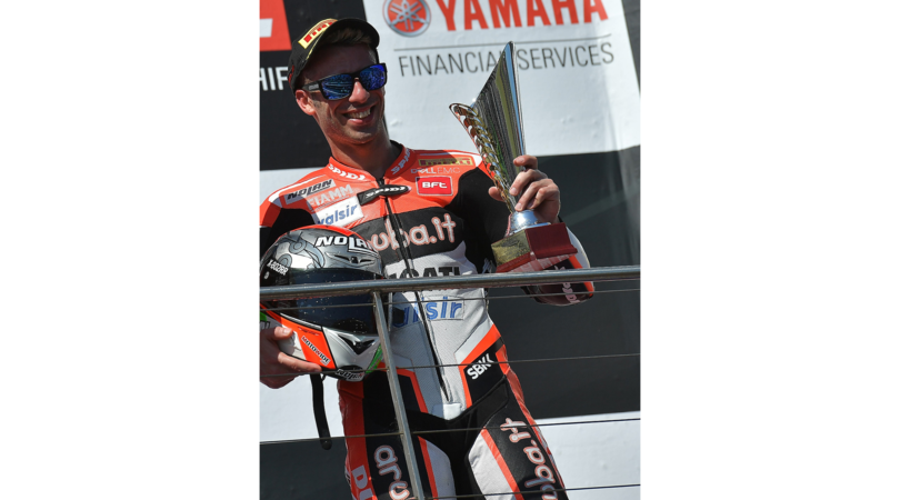Marco Melandri in pista con Salice Occhiali