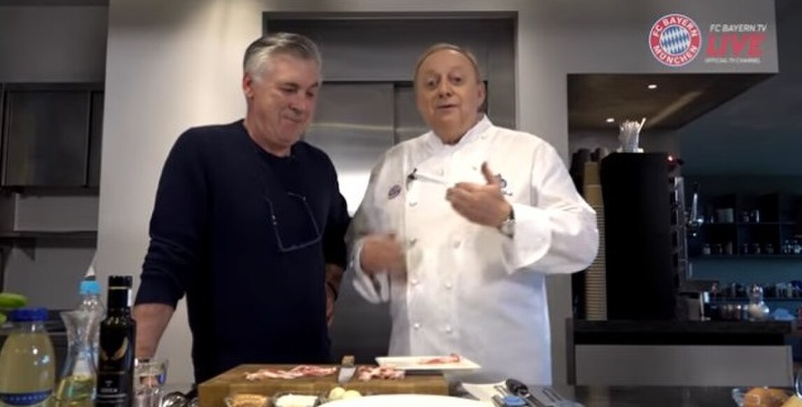 "Carbonara alla Carlo". E Ancelotti diventa chef