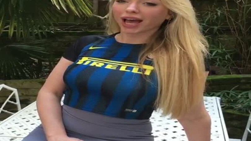 April Summers, spogliarello per Icardi