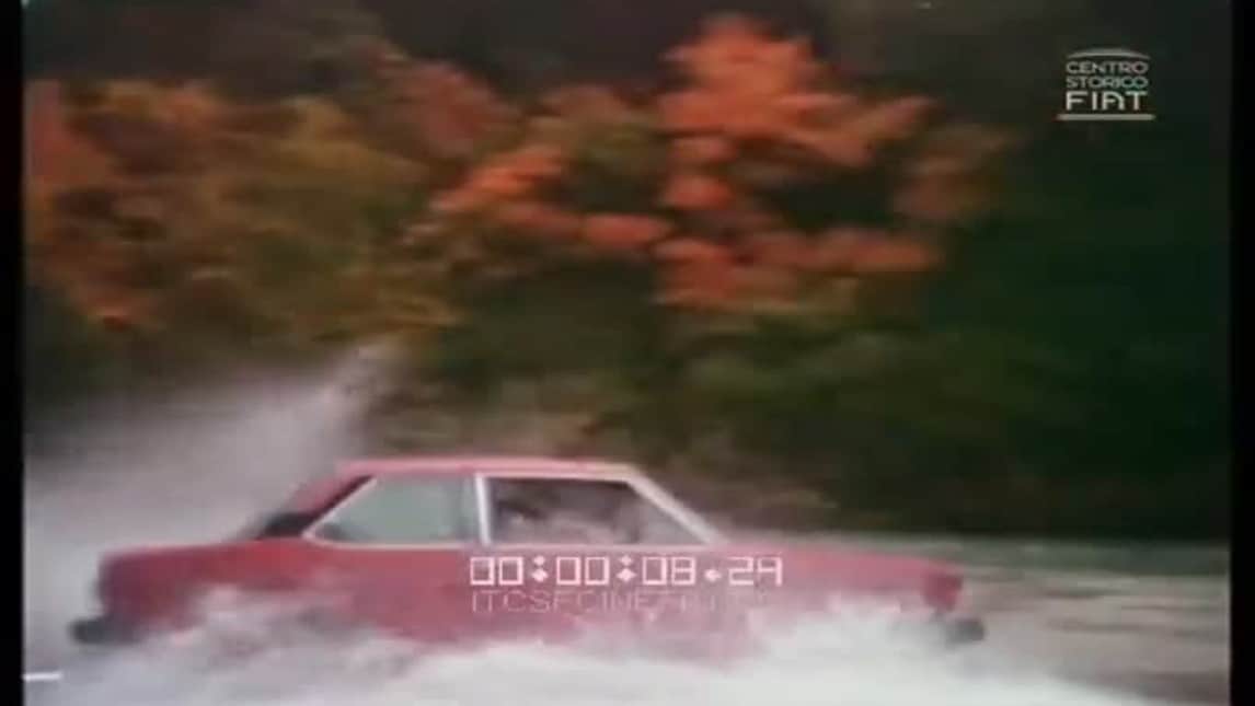 Remy Julienne, lo stunt-man si tuffa nella cascata