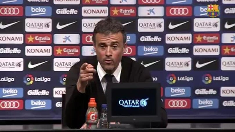 Il giornalista si addormenta in conferenza stampa: Luis Enrique se la ride