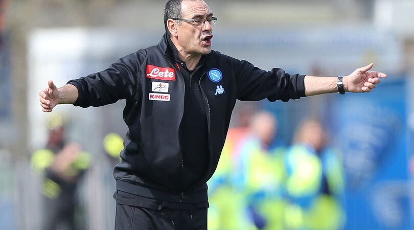 Sarri: «Giocare alle 12.30 mi fa schifo». Ma il calcio a pranzo è un affare