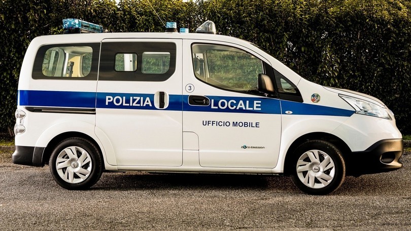 Nissan ufficio mobile polizia: foto