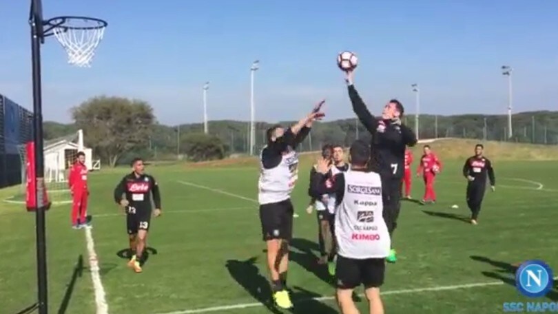 A Castel Volturno Callejon diventa Gasol: che canestri!