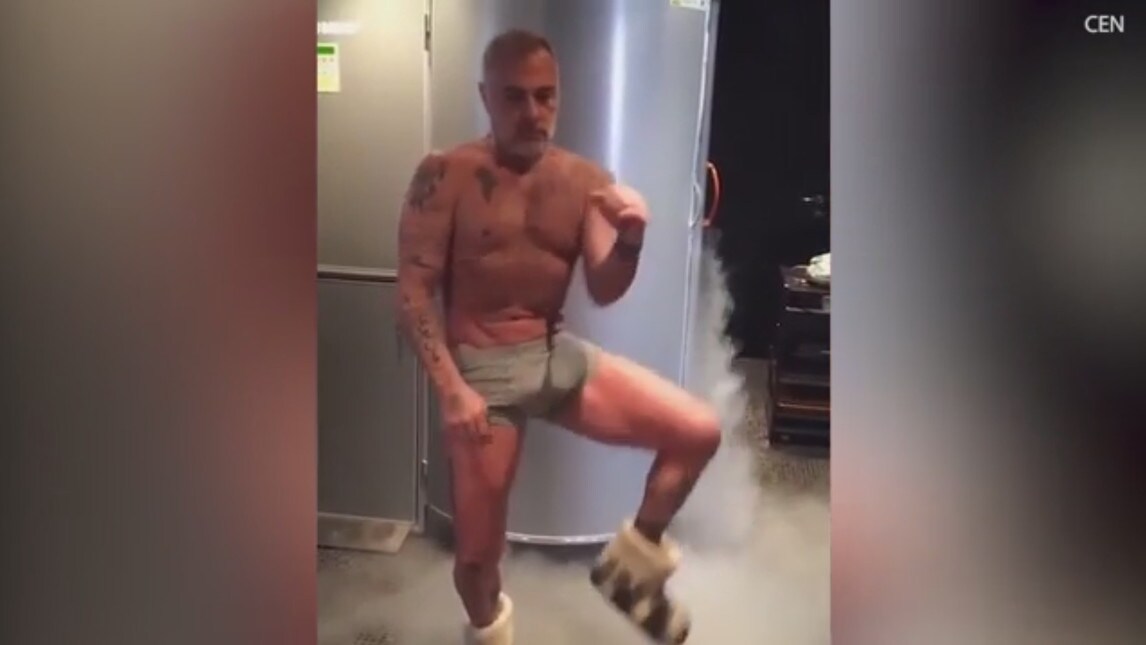 Gianluca Vacchi: crioterapia e balletto a tema, il re dei social non si ferma
