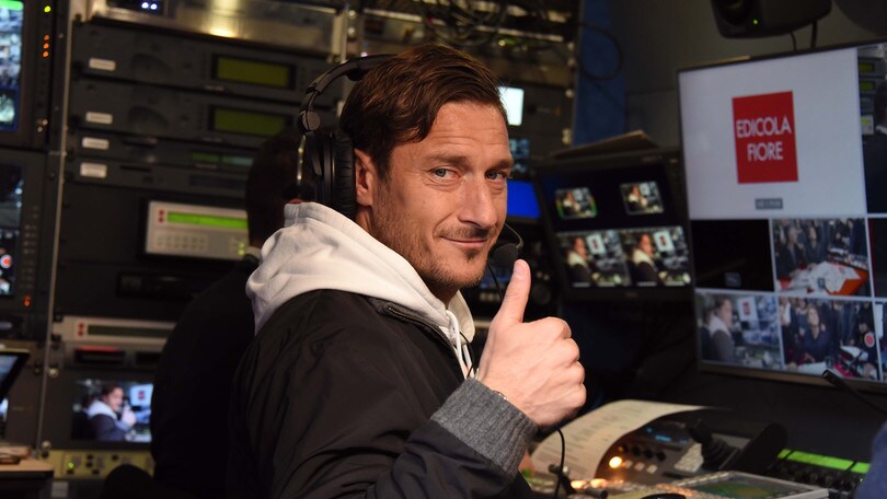 Totti, che show da Fiorello a Edicola Fiore