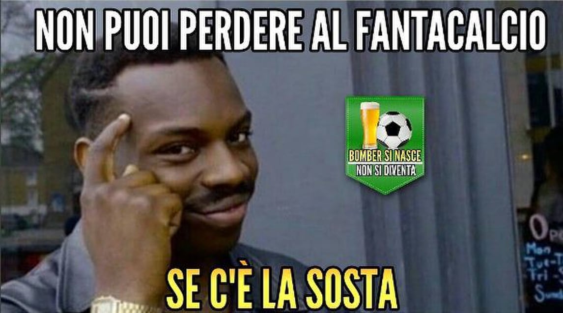 Il calcio si ferma per le nazionali, l'ironia sui social