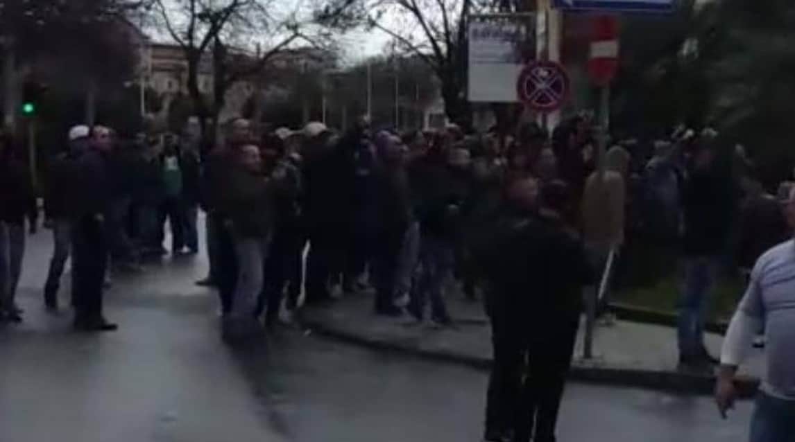 Cagliari, altro che amichevole: è guerriglia urbana a Sassari