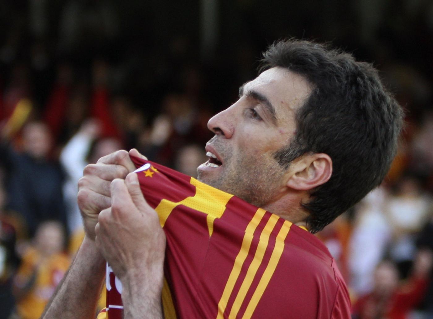Galatasaray, governo Erdogan fa eliminare Hakan Sukur dalla storia del club