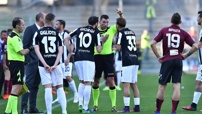 Serie B giudice sportivo: 13 squalificati, due turni a Mignanelli