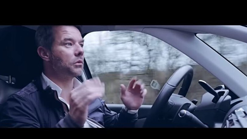 Il campione di rally prova al guida autonoma