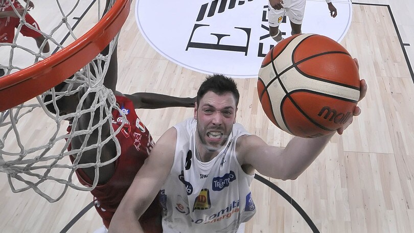 Baldi Rossi travolge Milano, Maynor regola Cantù