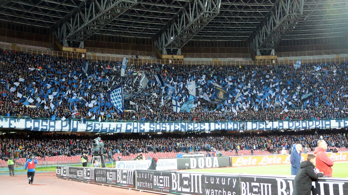 Lo spettacolo del San Paolo per Napoli-Juventus
