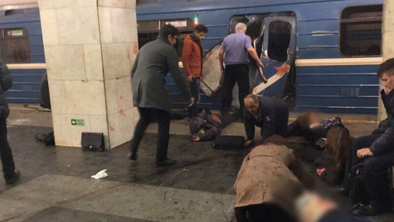 San Pietroburgo, esplosione in metropolitana: vittime e feriti