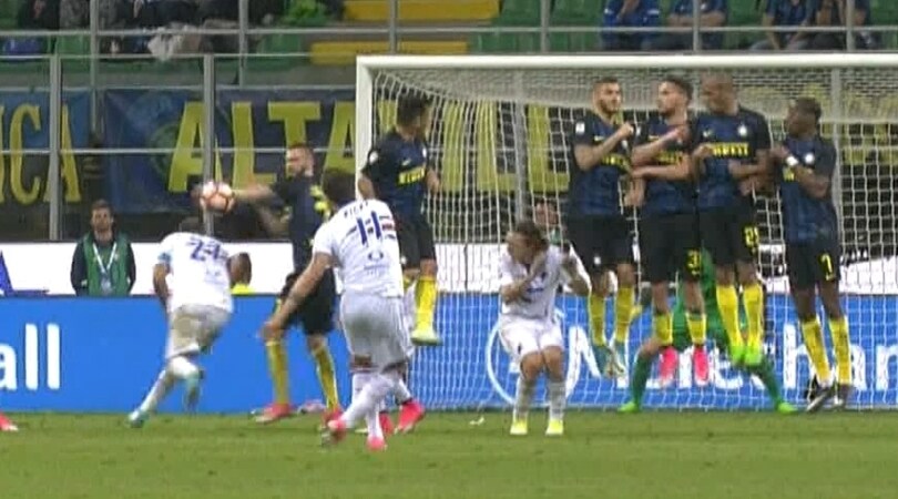 Brozovic, ma che fai? Ingenuo fallo di mano in area