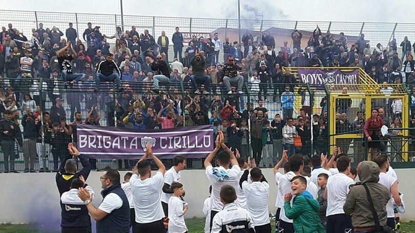 Casoria-Real Maceratese 2-0: i viola festeggiano l'Eccellenza