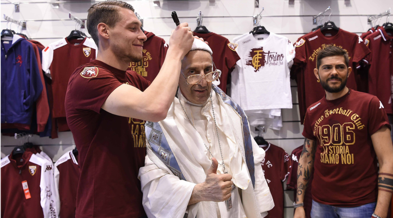 Torino, tutti pazzi per Belotti: anche il sosia di Papa Francesco