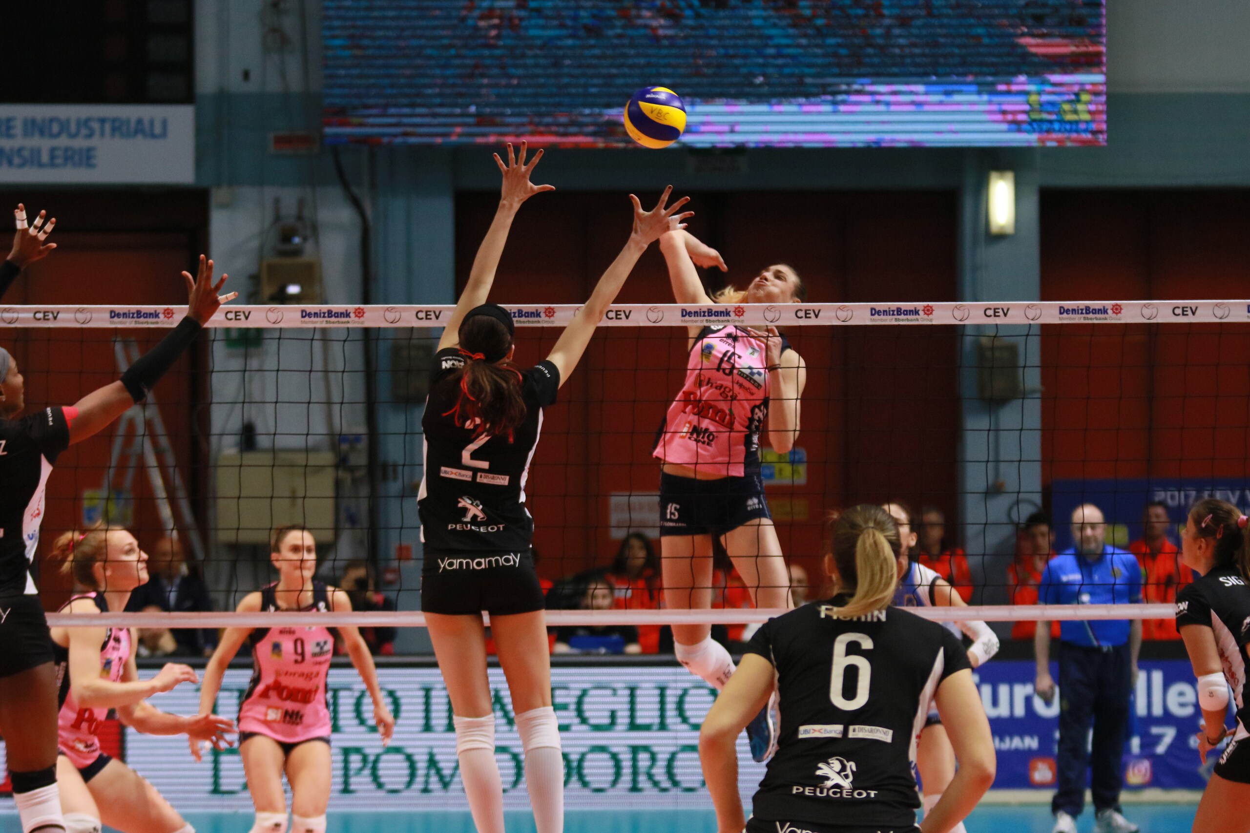 Volley: A1 Femminile, domani due sfide di Gara 1 Play Off