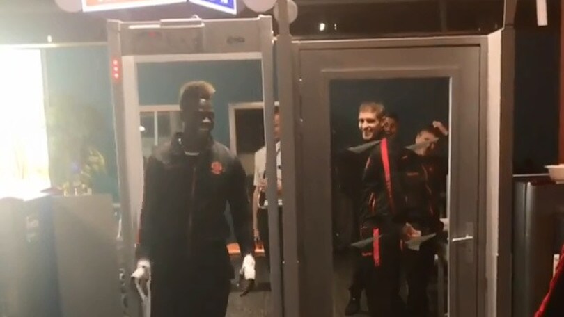 Balotelli esulta anche al metal detector