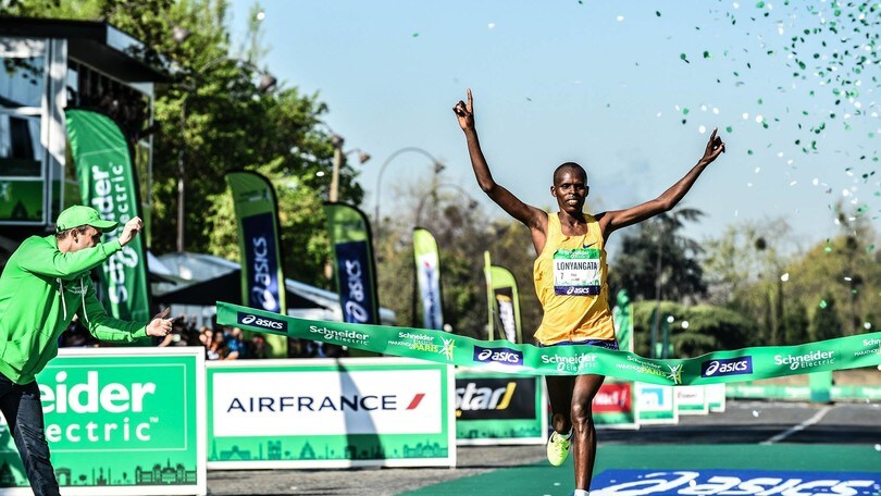 Marito e moglie vincono la Maratona di Parigi
