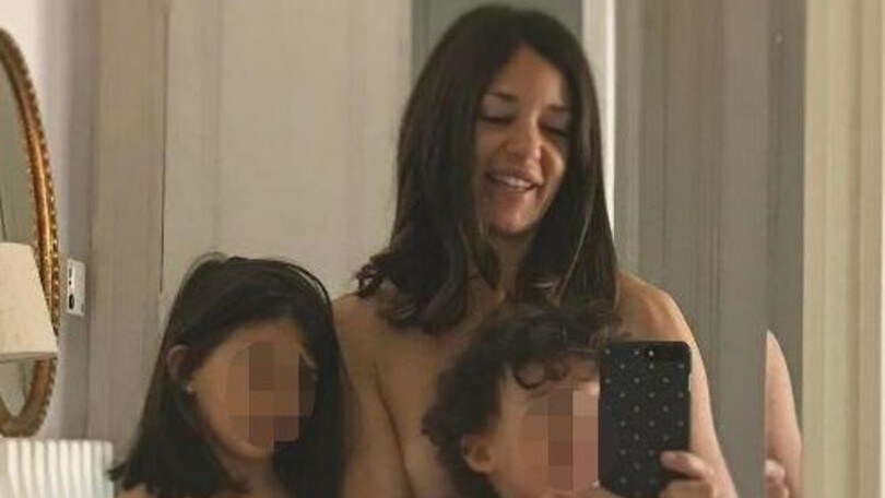 Alessia Fabiani nuda con i figli su Instagram, è polemica
