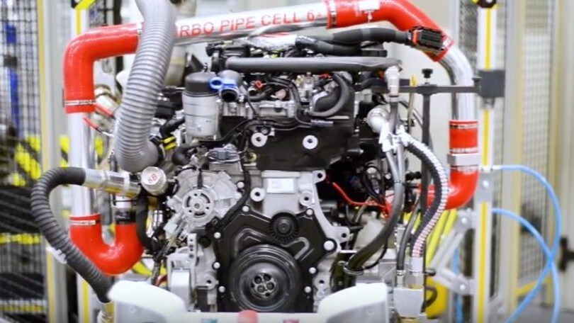 Jaguar F-Type, debutta il 4 cilindri da 300 cv