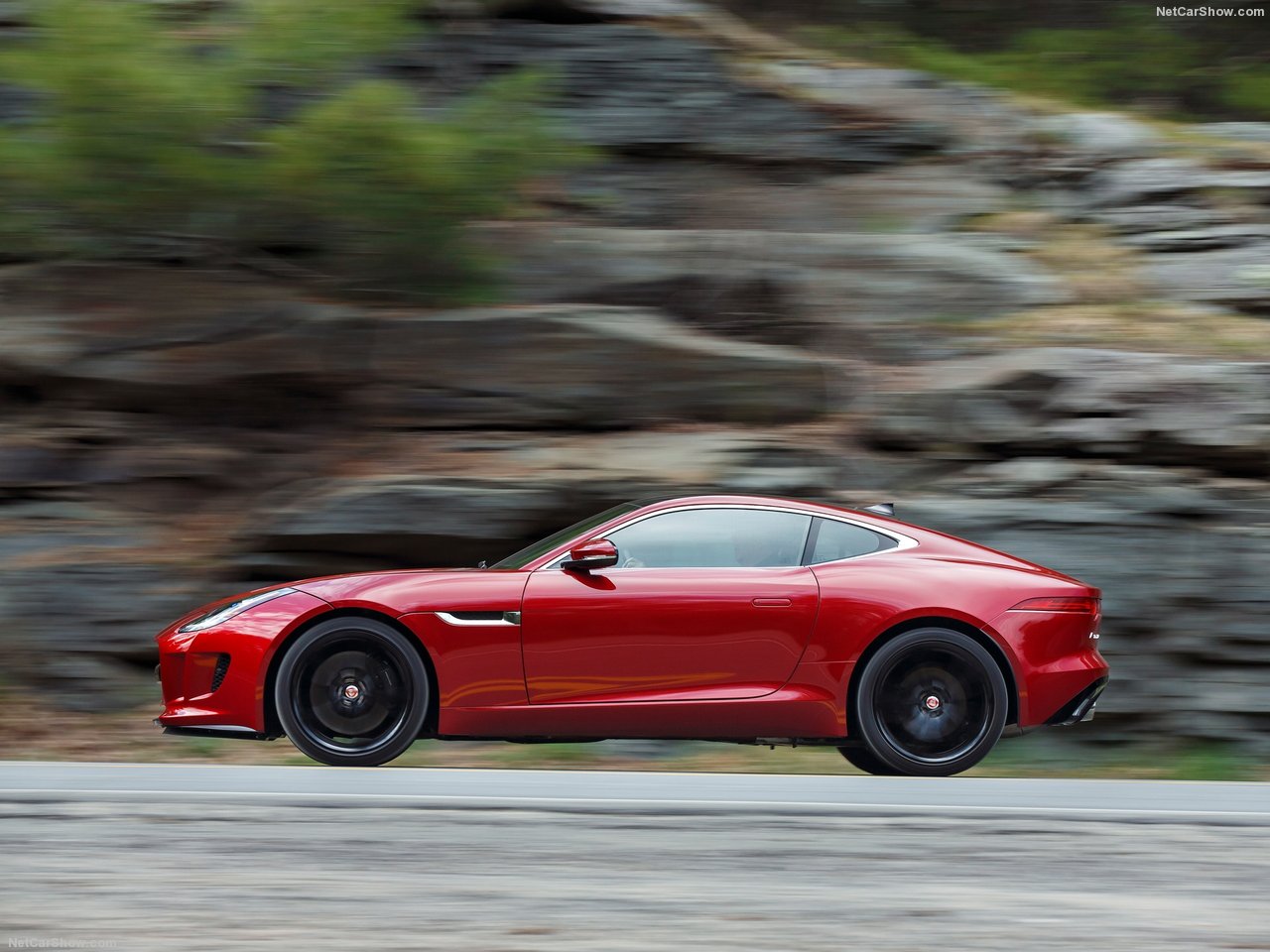 Jaguar F-Type, arriva il 4 cilindri da 300 cv