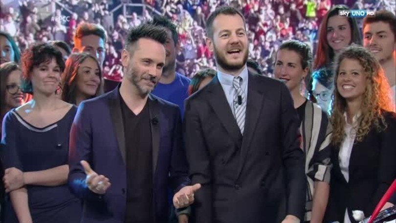 Cattelan e Nek scatenati con i cori da stadio